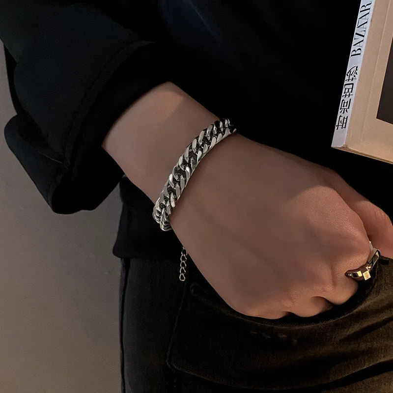 Pulseira Cuban Chain para Homens – Clássica, Elegante e em Aço Inoxidável Prata