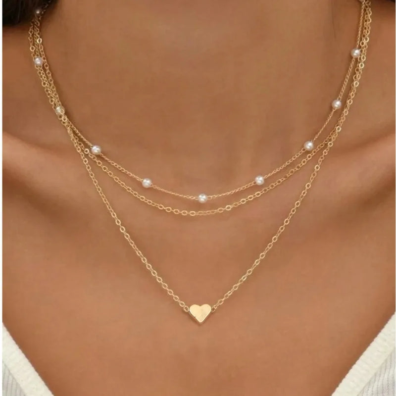 Conjunto Colar de Pérolas com Pingente de Coração Banho em Ouro 14K – Elegância, Sofisticação e Amor em Cada Detalhe