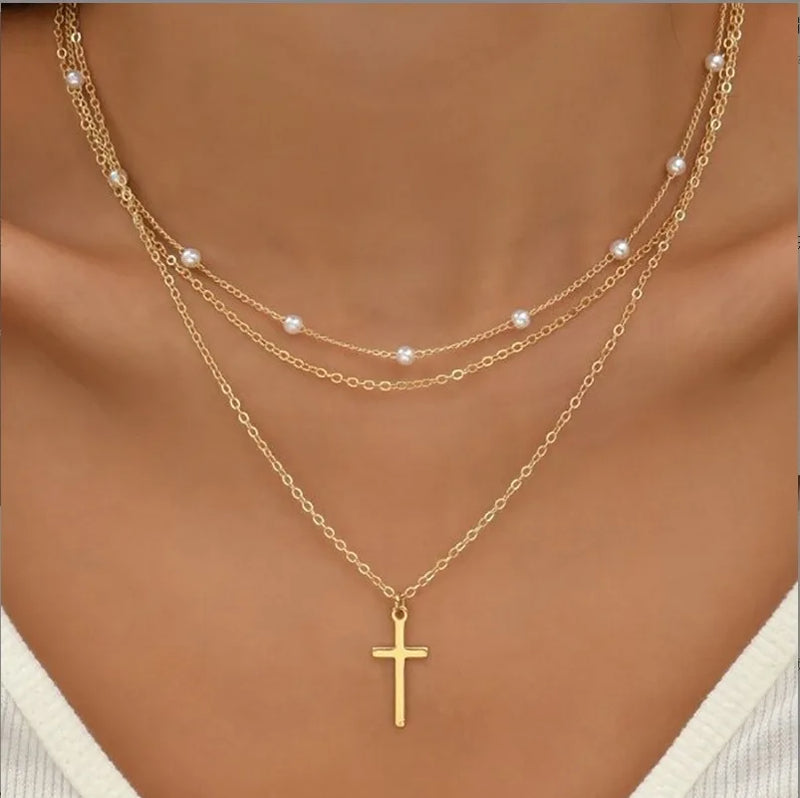 Conjunto Colar de Pérolas com Pingente de Coração Banho em Ouro 14K – Elegância, Sofisticação e Amor em Cada Detalhe